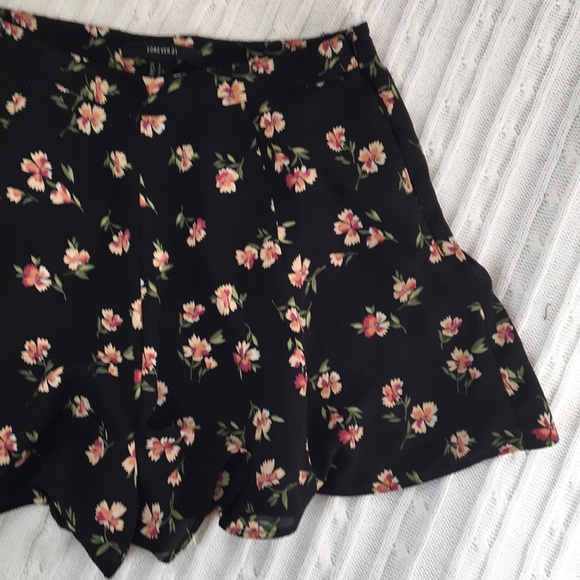 Forever 21 Floral Shorts - size S - Picture 2 of 4